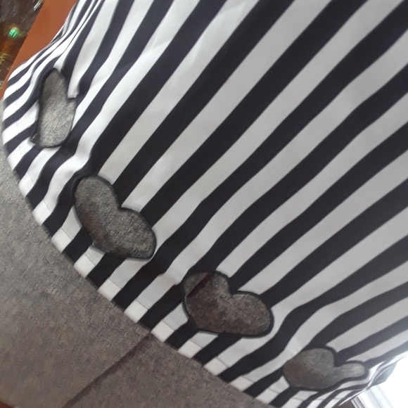 Size XS striped cute out heart shaped cropped top - Picture 8 of 11